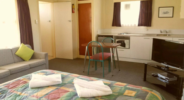 Lantern Court Motel