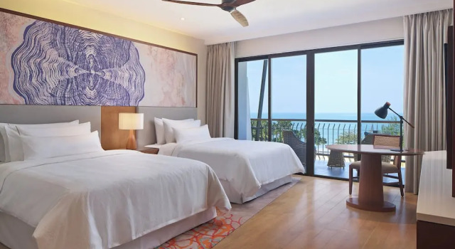 Четырёхместный номер с балконом и с видом на море The Westin Desaru Coast Resort