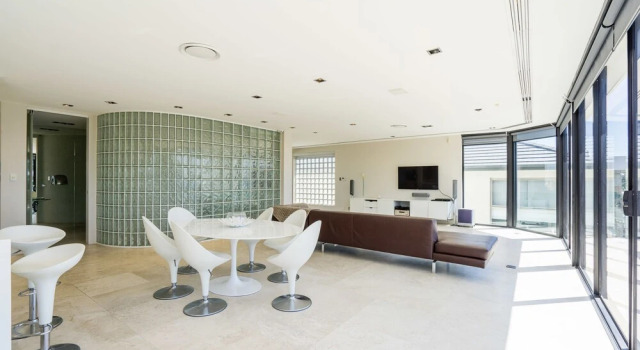 Luxurious Resort Living House, Забронировать Курортный отель Отели Пляжа Леди Робинсос с бассейном, Бассейн