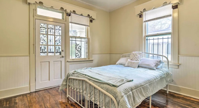 Memphis Getaway < 4 Miles to Beale Street!, Book Hotel Memphis Tennessee, nær Overton Square