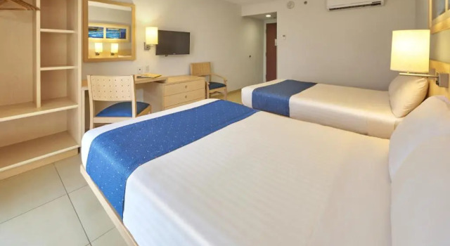 Standard Quadruple room City Express by Marriott Manzanillo