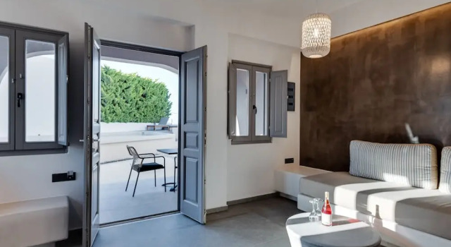 Люкс с видом на бассейн Elements Cozy Suites Pyrgos