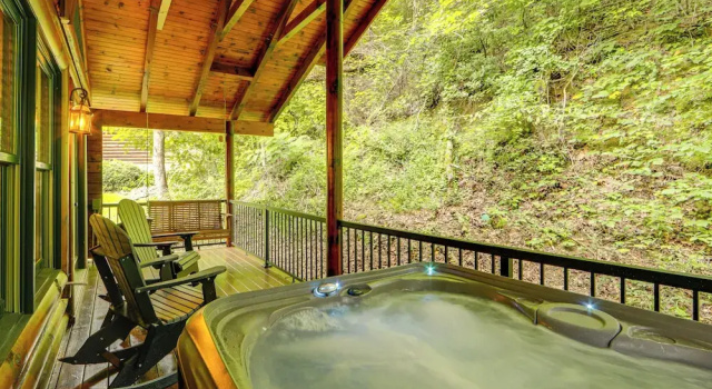 Коттедж 1 Mi to Dtwn Gatlinburg: Hot Tub Haven in Smokies!