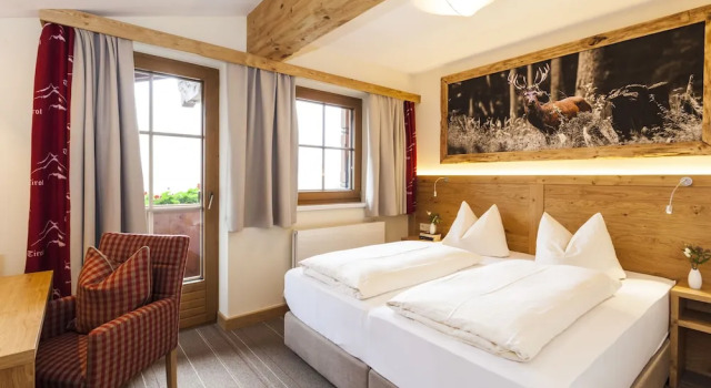 Четырёхместный номер Standard c 1 комнатой с балконом Hotel Kaiser in Tirol