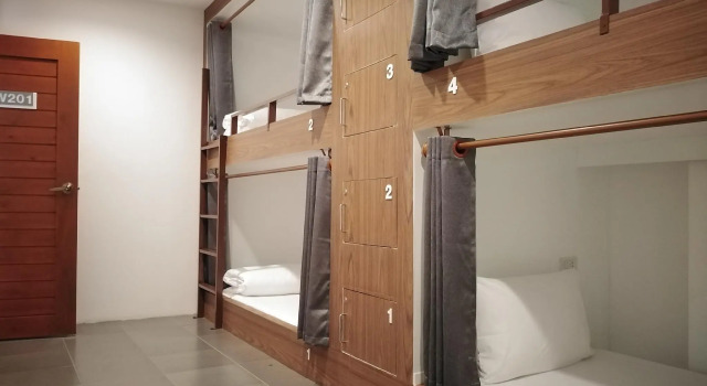 Кровать в общем номере (женский номер) WEE HOSTEL