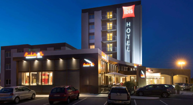 ibis Cholet, Забронировать Отель Шоле Замок Пюи-дю-Фу, рядом с Выставочный парк Meilleraie