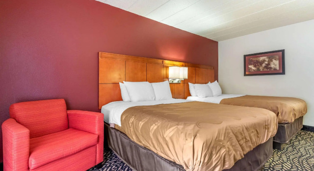 Четырёхместный номер Standard Quality Inn Falconer - Jamestown