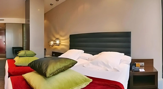Olivia Plaza Hotel
