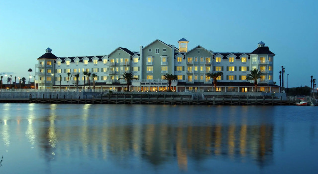 The Waterfront Inn, Rezerwuj Hotel Hotele w The Villages z basenem, Basen