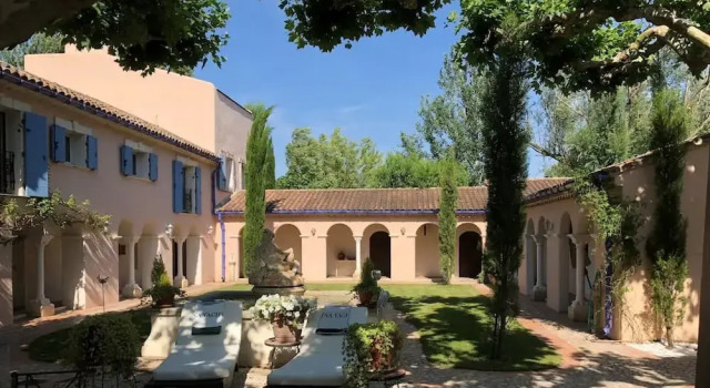 Proven ale House With Pool and spa, Rezerwuj Ośrodek wypoczynkowy Noves Carros