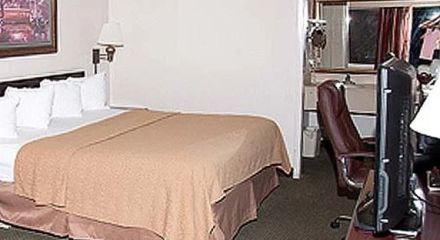 Quality Inn & Conference Center, Забронировать Отель Отели Луизиана с парковкой, Парковка