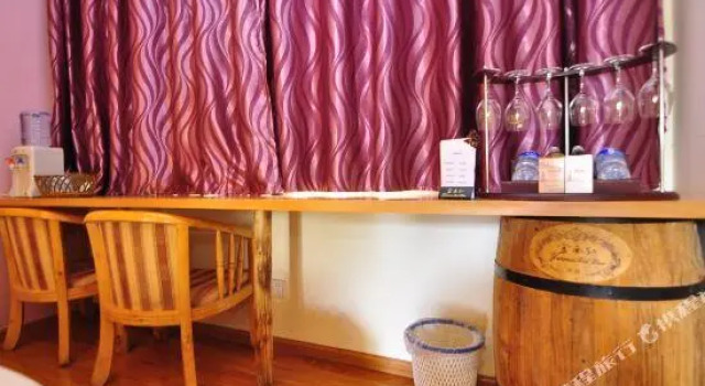 Red Chateau Youth Hostel, Prenota Ostello Miyang Yunnan