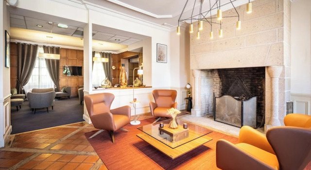 Le Prieuré Corrèze, Book Hotel Hoteller i Correze med parkering, Parkering