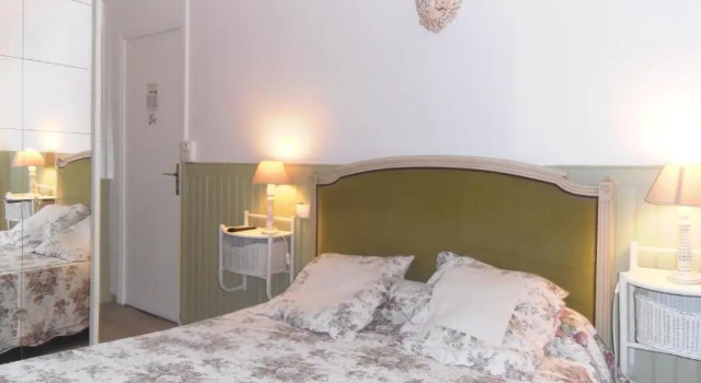 Hôtel des Arceaux, Забронировать Отель Байонна French Basque Country, рядом с Университет По-э-де-Пе-де-л'Адур