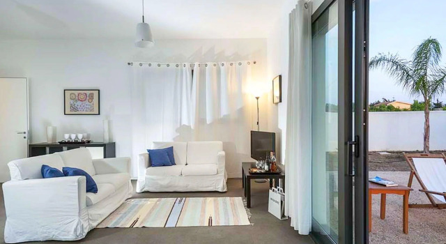 New villa at 300m from the sea with very big garden and a barbecue, Buchen Sie Villa 3-Sterne-Hotels in Menfi, 3*