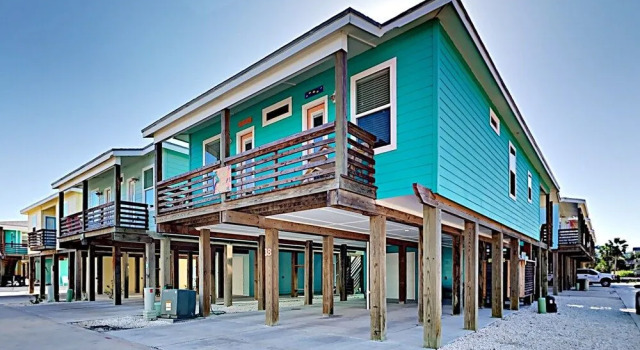 Sea Ya Soon Brand New 4BR 3BA Port A House by RedAwning
