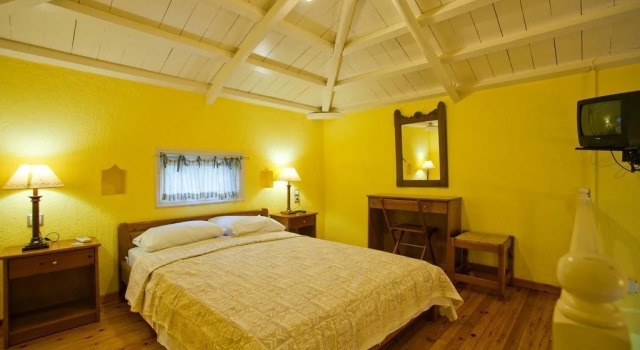 Aretousa Studios & Apartments