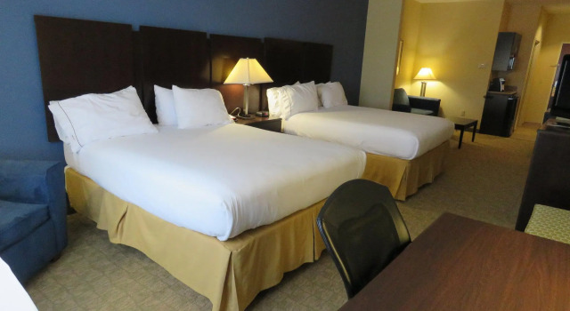 Четырёхместный люкс Holiday Inn Express Hotel & Suites Bartlesville by IHG