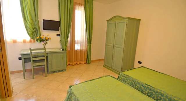 B&B Le Fate del Salento, Забронировать Отель «постель и завтрак» Отели Морчано-ди-Леука с парковкой, Парковка