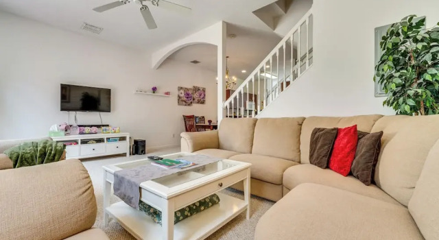 10 Mi to Disney World: Townhome w/ Community Pool!
