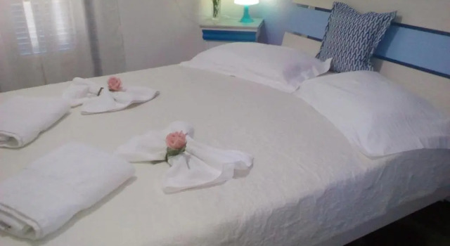Fani Liakou, Book Hotel  