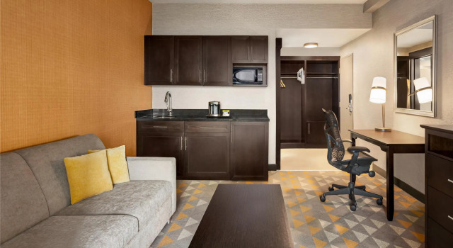 Двухместный люкс Doubletree By Hilton Pointe Claire Montreal Airport West