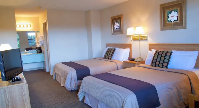 Regency Inn Eureka Springs, Забронировать Мини-отель Отели Юрика-Спрингса с парковкой, рядом с Музыкальный театр Ozark Mountain Hoe-Down, Парковка