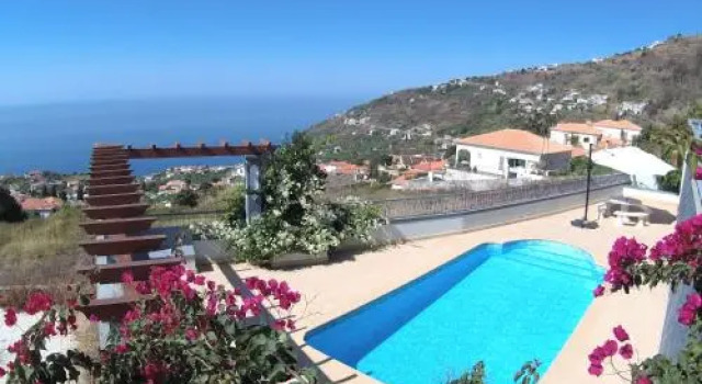 Vicky House with Ocean View