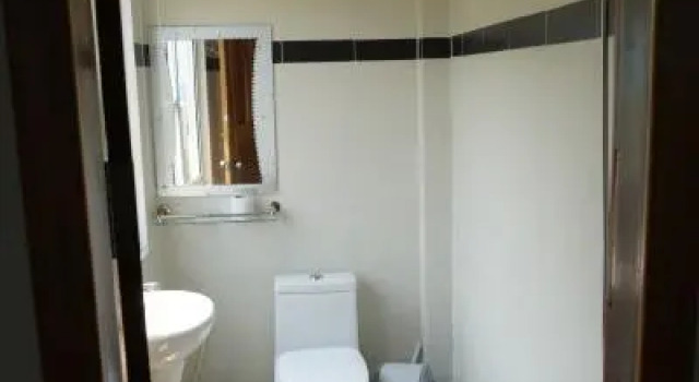 Четырёхместный люкс Sok Heng Guesthouse