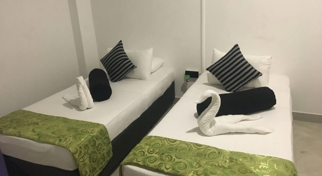 Kandy City Rooms & Hostel, Забронировать Хостел Отели Канди с парковкой, рядом с Стадион Богамбара, Парковка