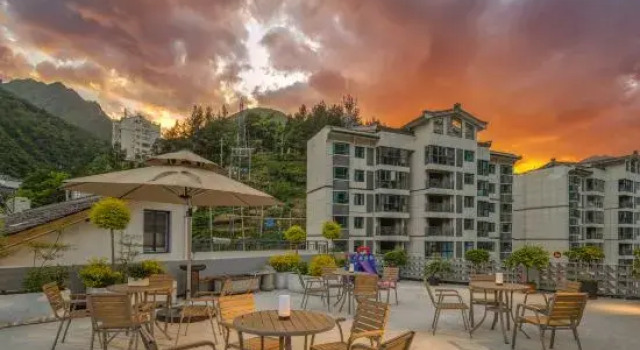 Yan Qi courtyard light luxury residential quarters, Prenota Hotel Shennongjia Hubei