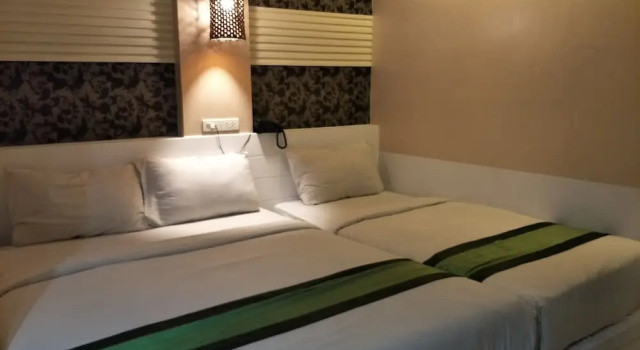 Трёхместный номер Economy Cozi Inn Hotel, Bangkok