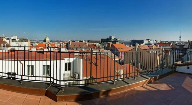 Номер Standard Мансарда с видом на город DownTown Suites Jugoslavska