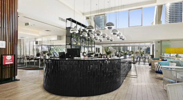 Ocean View 2-bed Studio In the Heart of Surfers, Prenota Appartamento Hotel a Queensland con parcheggio, Parcheggio