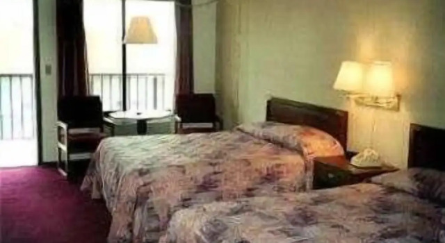 Twinkle Inn, Забронировать Отель Отели Table Rock Lake с парковкой, Парковка
