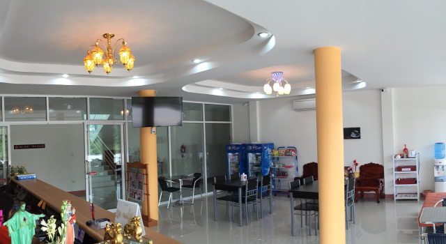 QBiz Hotel Kalasin, Varaa Hotelli Hotellit North-Eastern Thailand pysäköinnillä, Pysäköinti