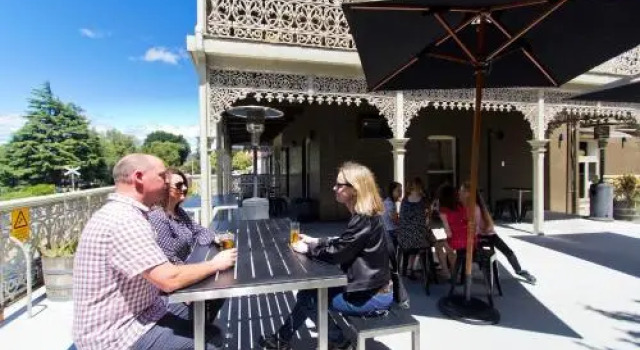 The WeareHouse in Deloraine, Book Hotel Deloraine Tasmania