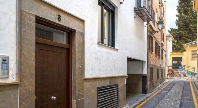 Cozy 1 bedroom apartment in Realejo. Campo del Principe VI, Забронировать Апартаменты/квартира Гранада Granada Province, рядом с Музей народных традиций и искусств Los Tiros de Granada