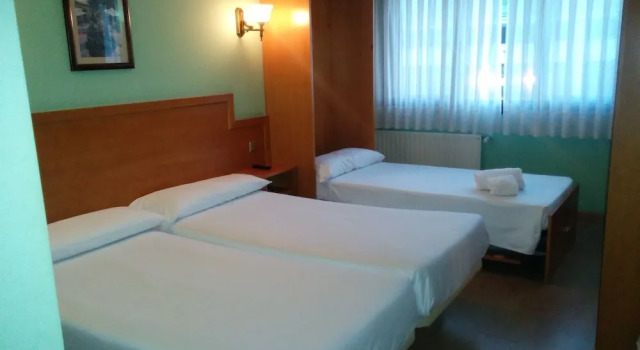 Трёхместный номер Standard Hotel Carbayon