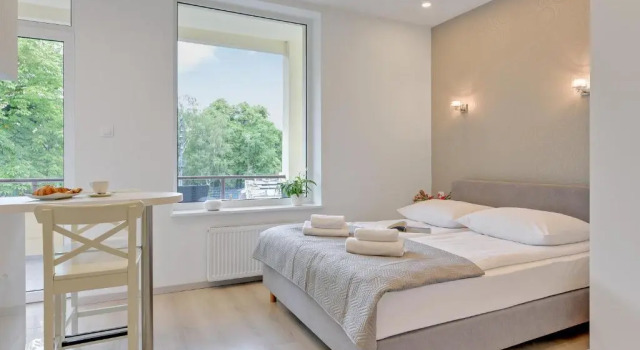 Студия с балконом Hello Helska by OneApartments