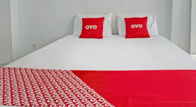 Deluxe Zimmer Collection O 92959 Apartement Sentraland Karawang By AT Room