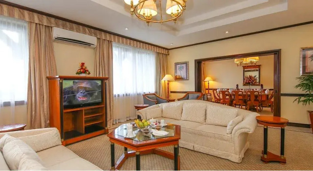 Dar es Salaam Serena Hotel, Buchen Sie Hotel Hotels in Daressalam mit Frühstück, in der Nähe von Zanzibar Ferry Terminal, Frühstück