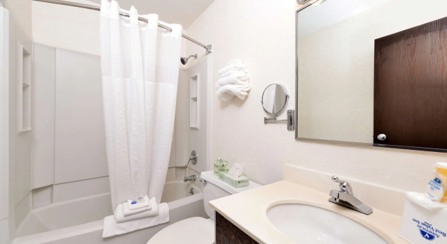Четырёхместный номер Standard Americas Best Value Inn New Paltz