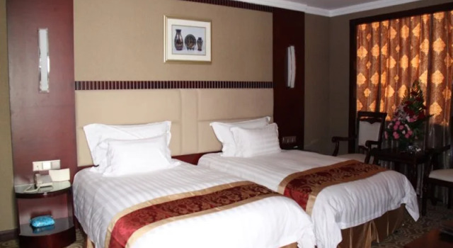 Shenzhen Petrel Hotel, Rezerwuj Hotel Hotele w Shenzhen z parkingiem, Parking