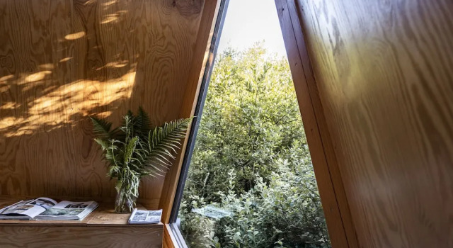 K2 Kudhva Treehouse Cabin for 2 in Tintagel
