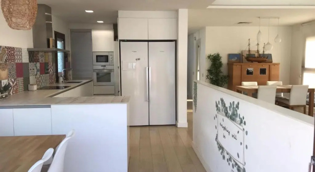 Вилла R127 Moderna villa cerca del mar