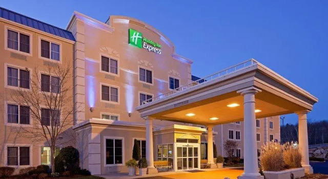 Четырёхместный номер Standard Holiday Inn Express Boston - Milford by IHG