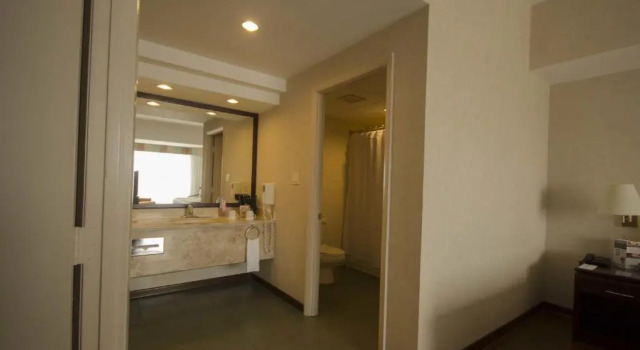 Четырёхместный люкс Standard Clarion Suites Guatemala City