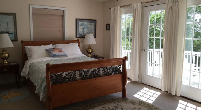Коттедж Deluxe с балконом The Baywood Bed & Breakfast