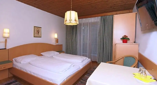 Gästehaus Lauterbacher, Réserver Hôtel Neumarkt am Wallersee Wallersee